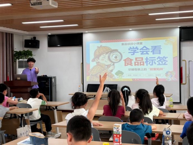 解锁食品标签密码，守护少年饮食健康：华中农业大学“食品安全与营养中国行”博士团走进新北路社区